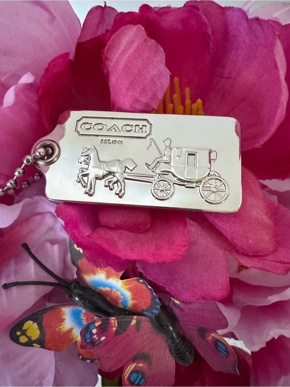 Coach EUC silver metal horse & carriage hangtag